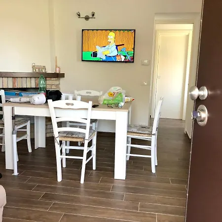Cozy House In With Private Garden 基耶蒂