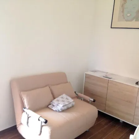 Cozy House In With Private Garden 度假居