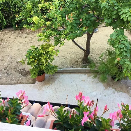 度假居 Cozy House In With Private Garden 基耶蒂