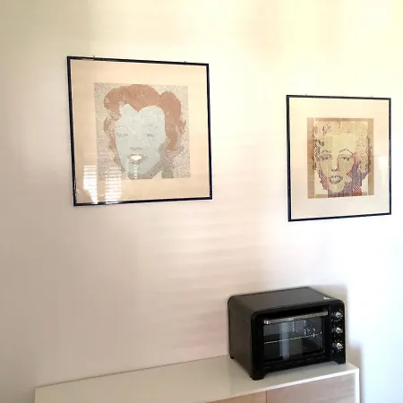 Casa vacanze Cozy House In With Private Garden *