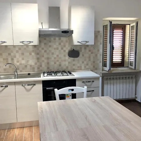 Cozy House In With Private Garden