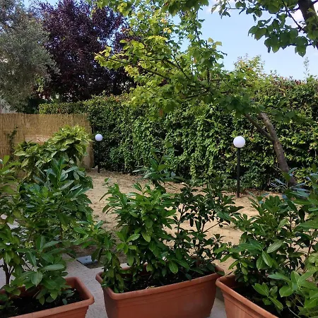 度假居 Cozy House In With Private Garden 基耶蒂