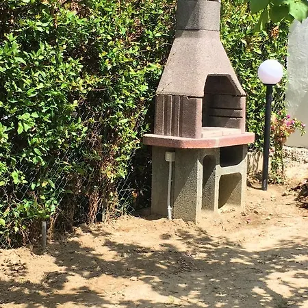 Casa vacanze Cozy House In With Private Garden