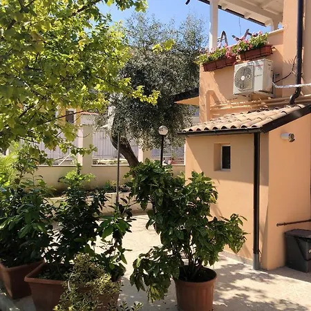 Cozy House In With Private Garden *