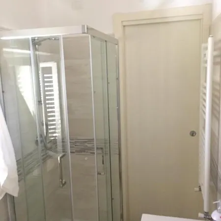 Cozy House In With Private Garden 度假居 *
