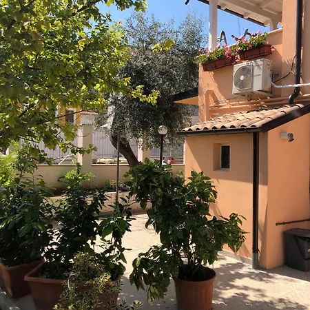 Cozy House In With Private Garden *