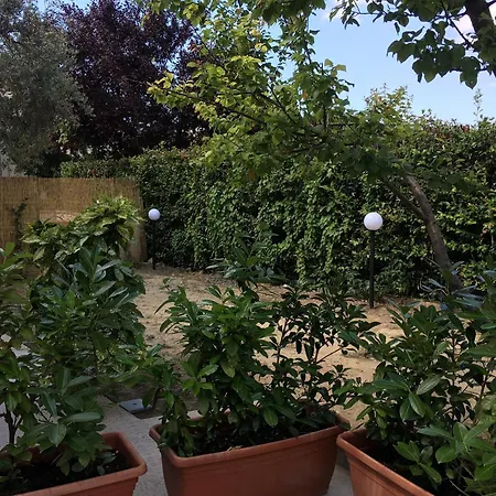 Cozy House In With Private Garden