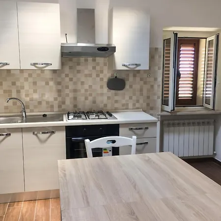 Cozy House In With Private Garden Hébergement de vacances
