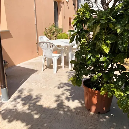 Hébergement de vacances Cozy House In With Private Garden