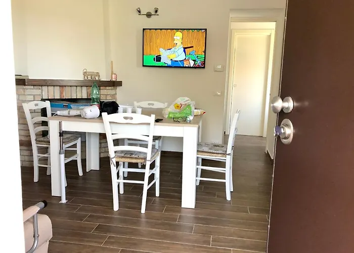 Cozy House In With Private Garden Κιέτι