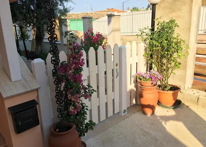Cozy House In With Private Garden Σπίτι διακοπών *