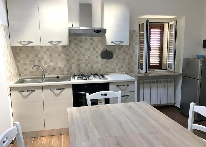 Cozy House In With Private Garden