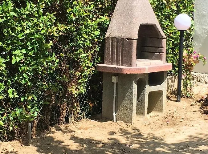 Σπίτι διακοπών Cozy House In With Private Garden