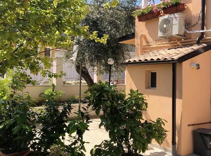 Cozy House In With Private Garden *